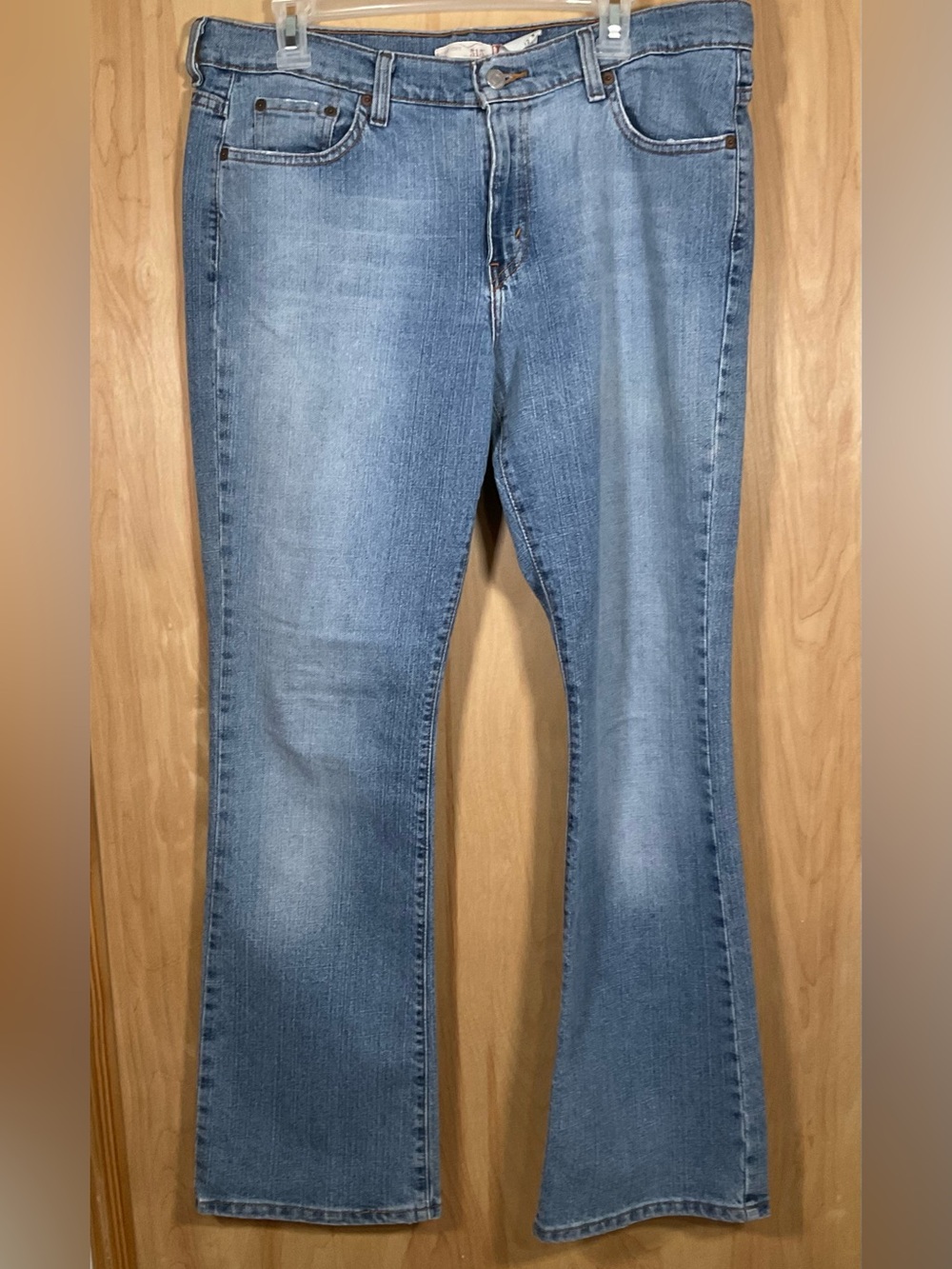 Levi’s 515 bootcut jeans light/medium blue wash midrise 12M - EUC